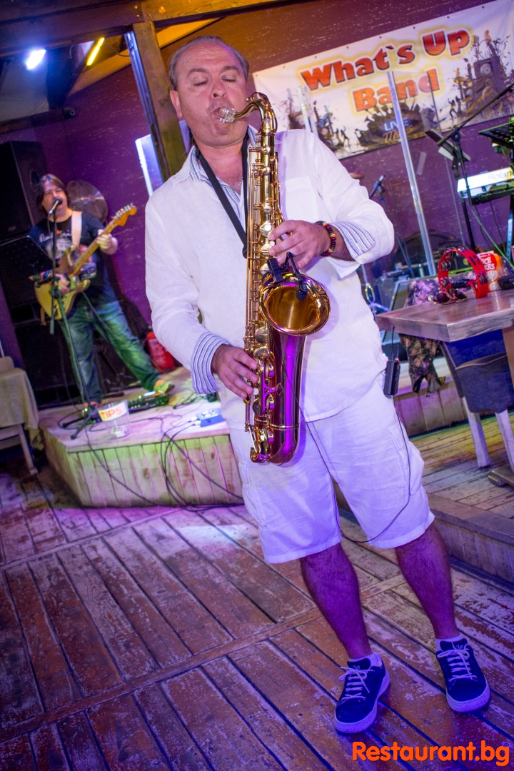 Live MUSIC by WHATS UP Band