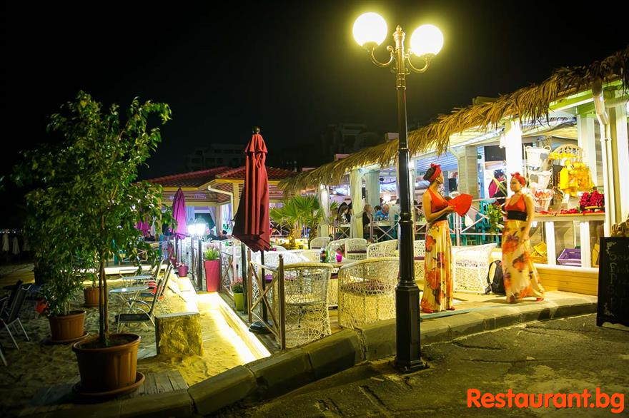 LA CUBANITA EN EL MAR 
