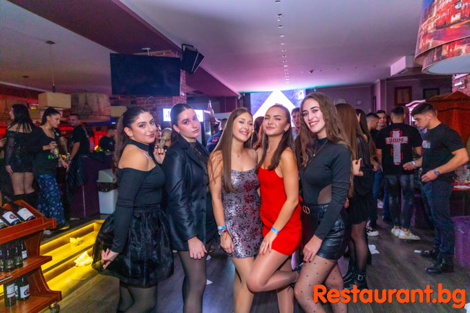 Students party with MIRELA 2025