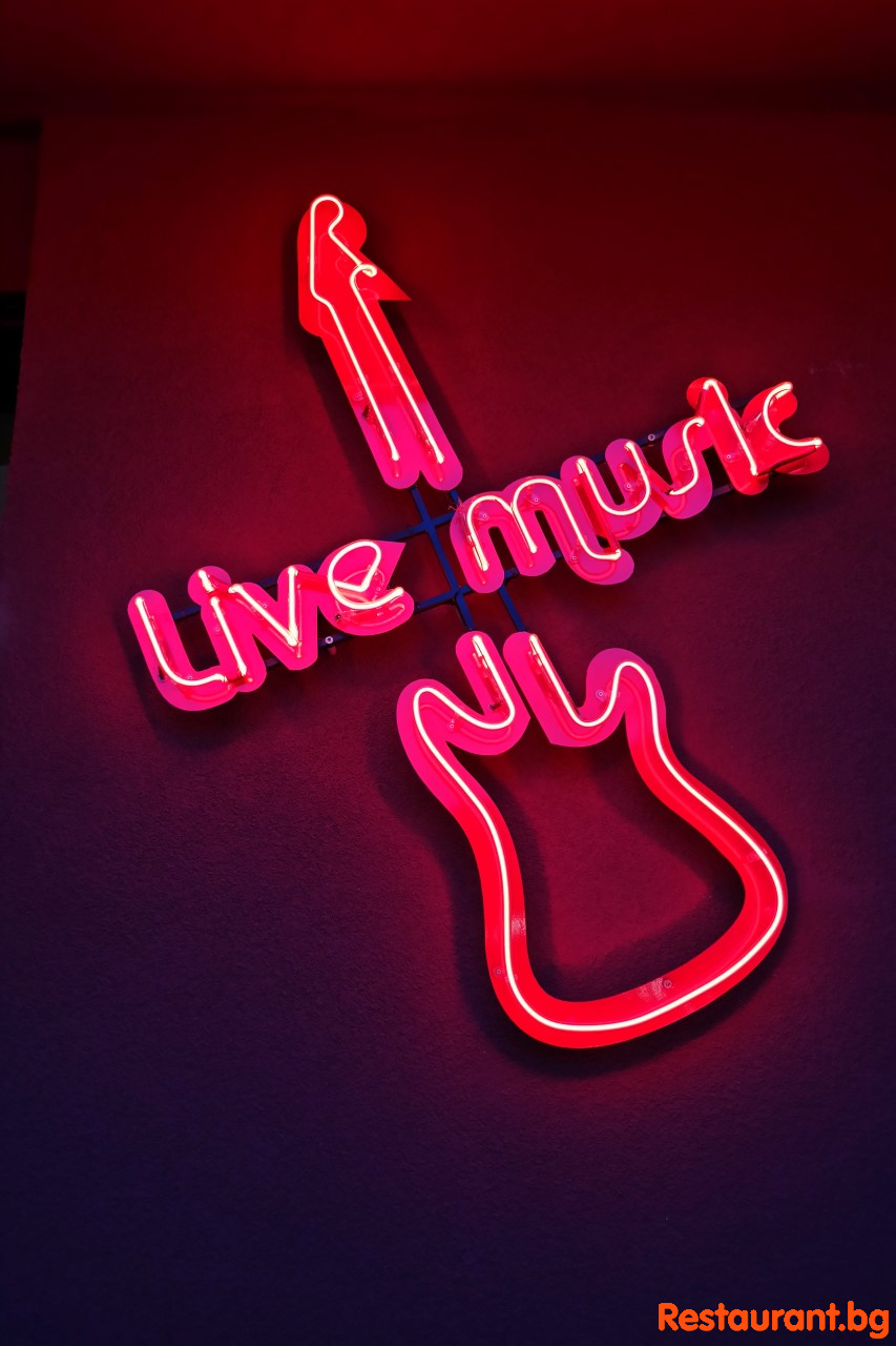 Live Music & DJ