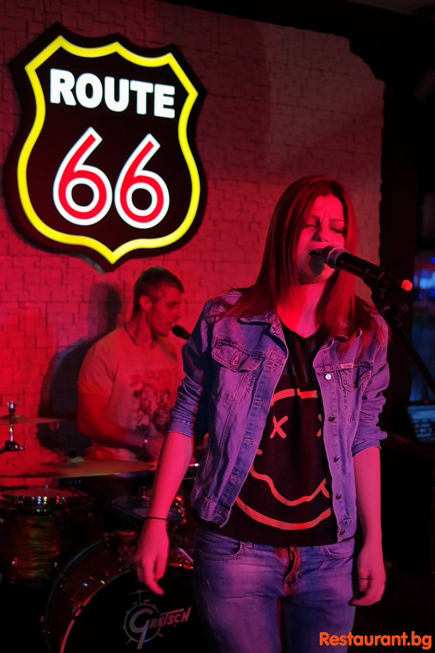 Live Music & DJ