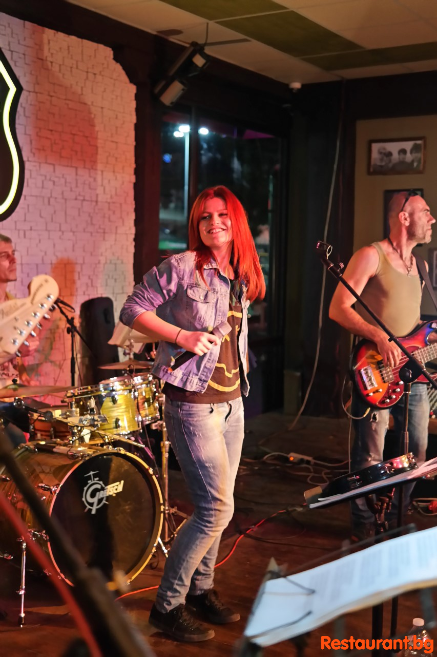 Live Music & DJ