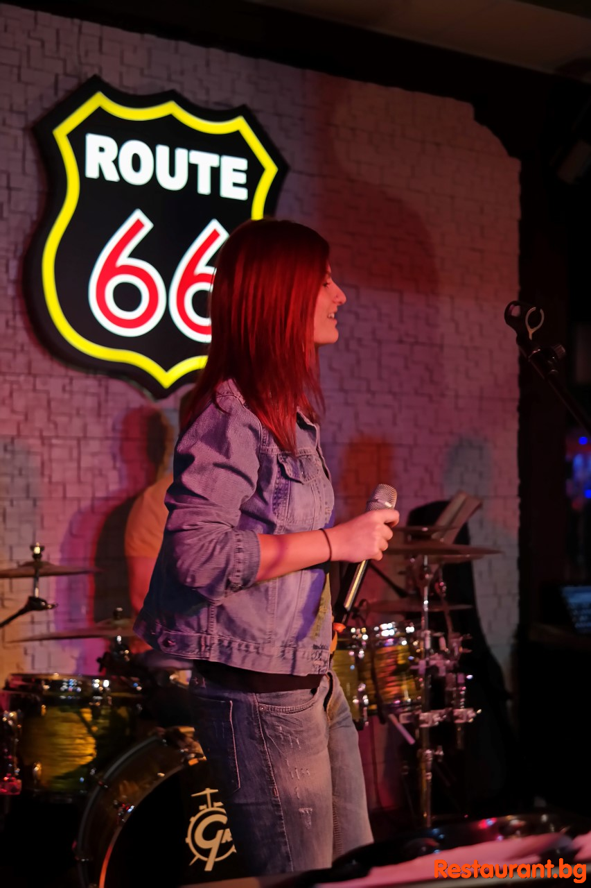 Live Music & DJ