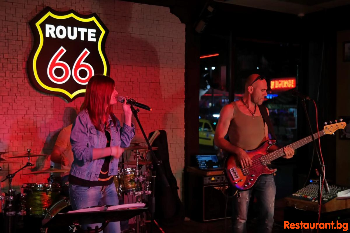 Live Music & DJ