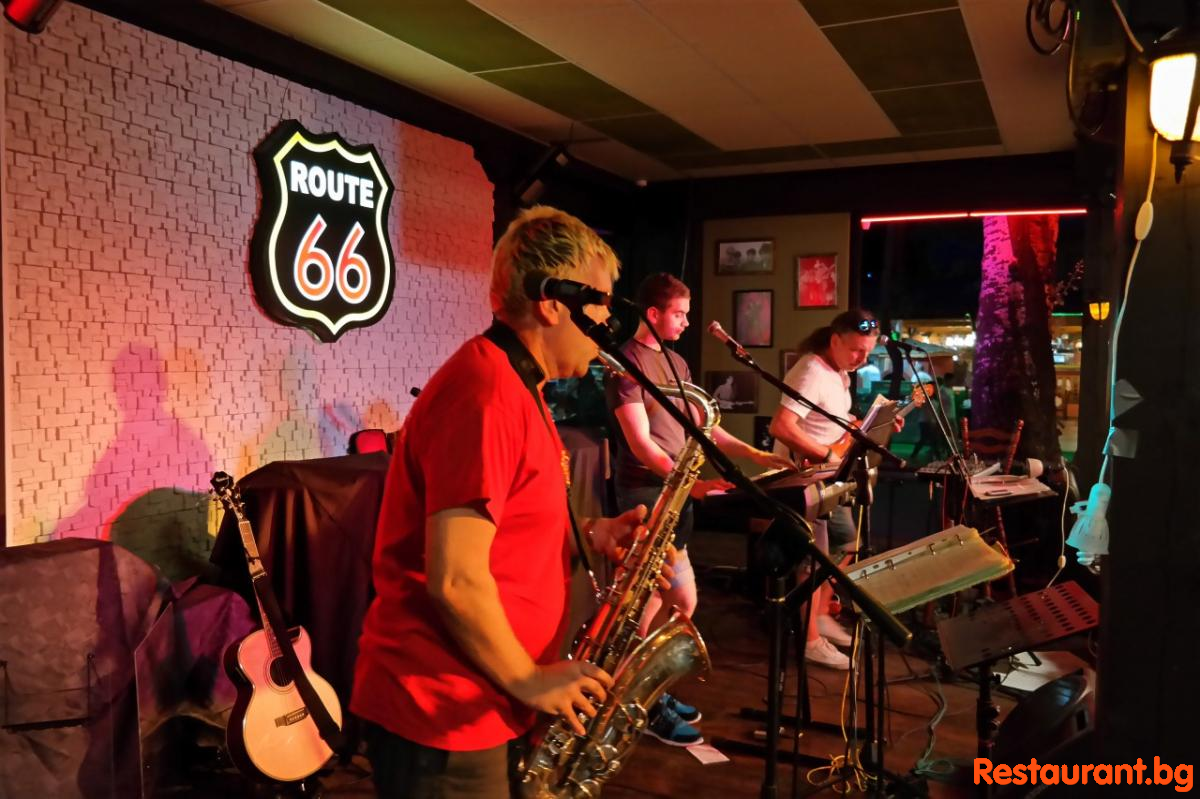 Live Music & DJ