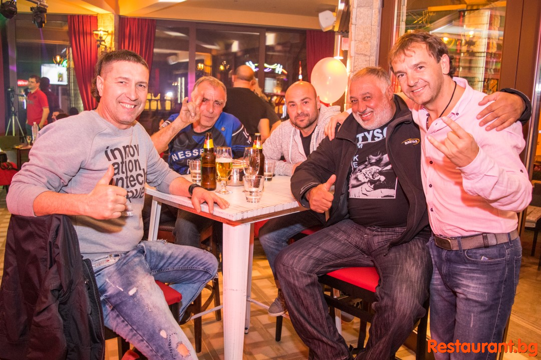 Party with FRIENDS !