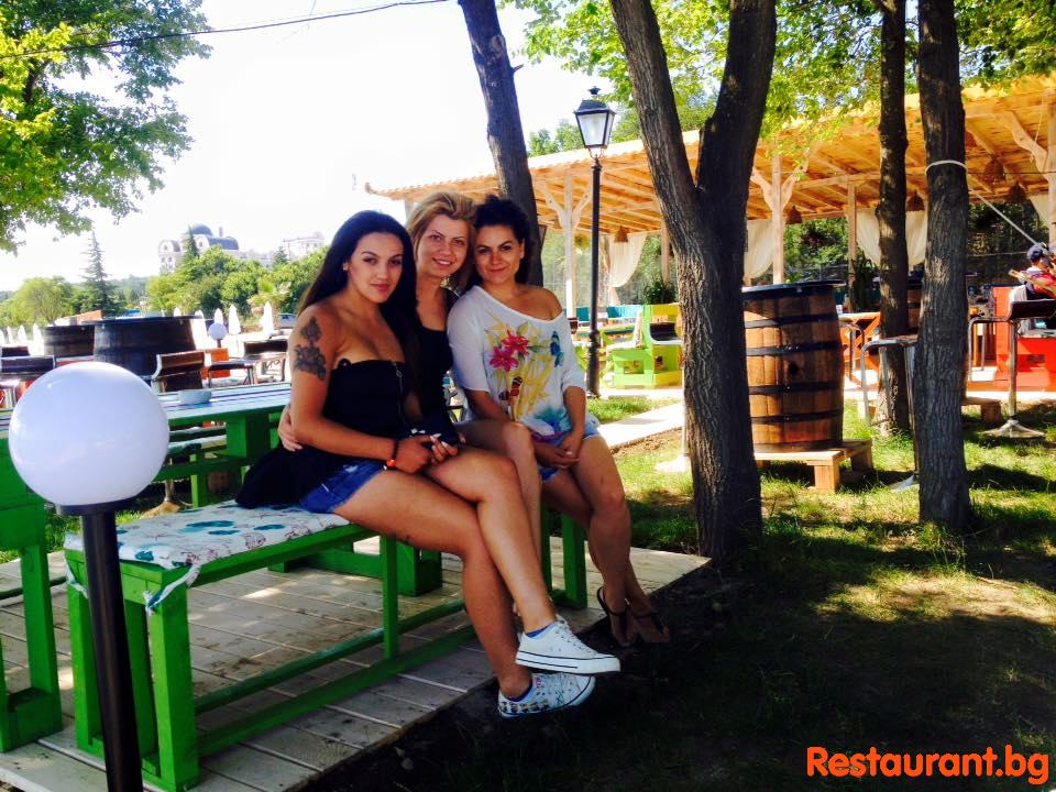 Party with FRIENDS !