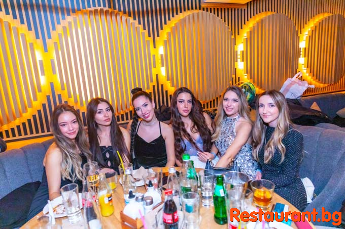 Students Party with DESISLAVA 2025