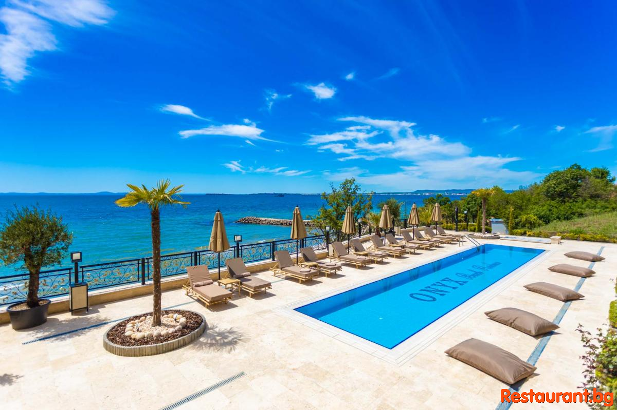 ONYX Pools