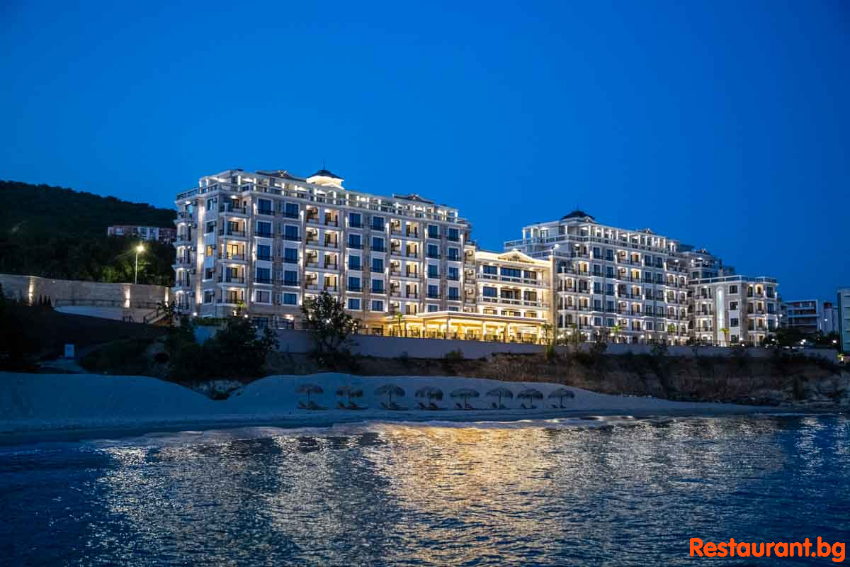 ONYX by Night