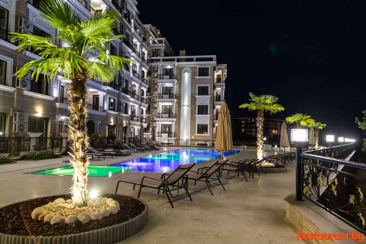 ONYX by Night