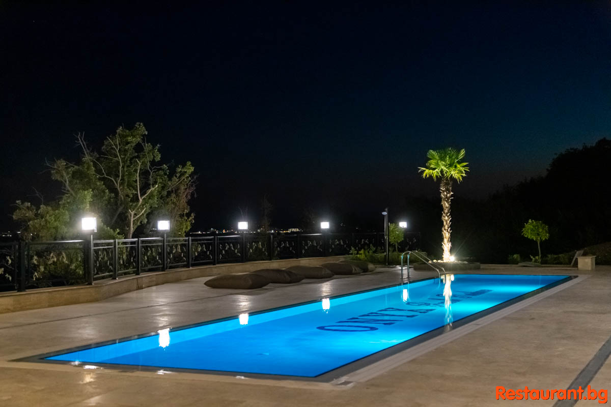 ONYX by Night