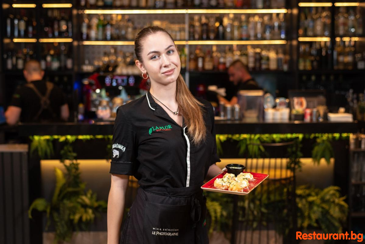 LA FLOR Staff