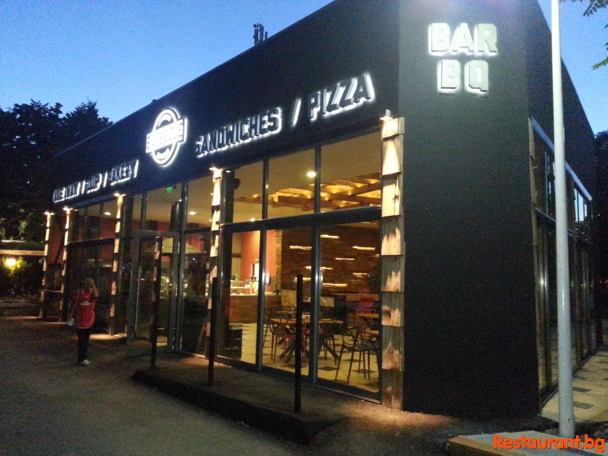 LEGENDARY BARBEQUE by Night