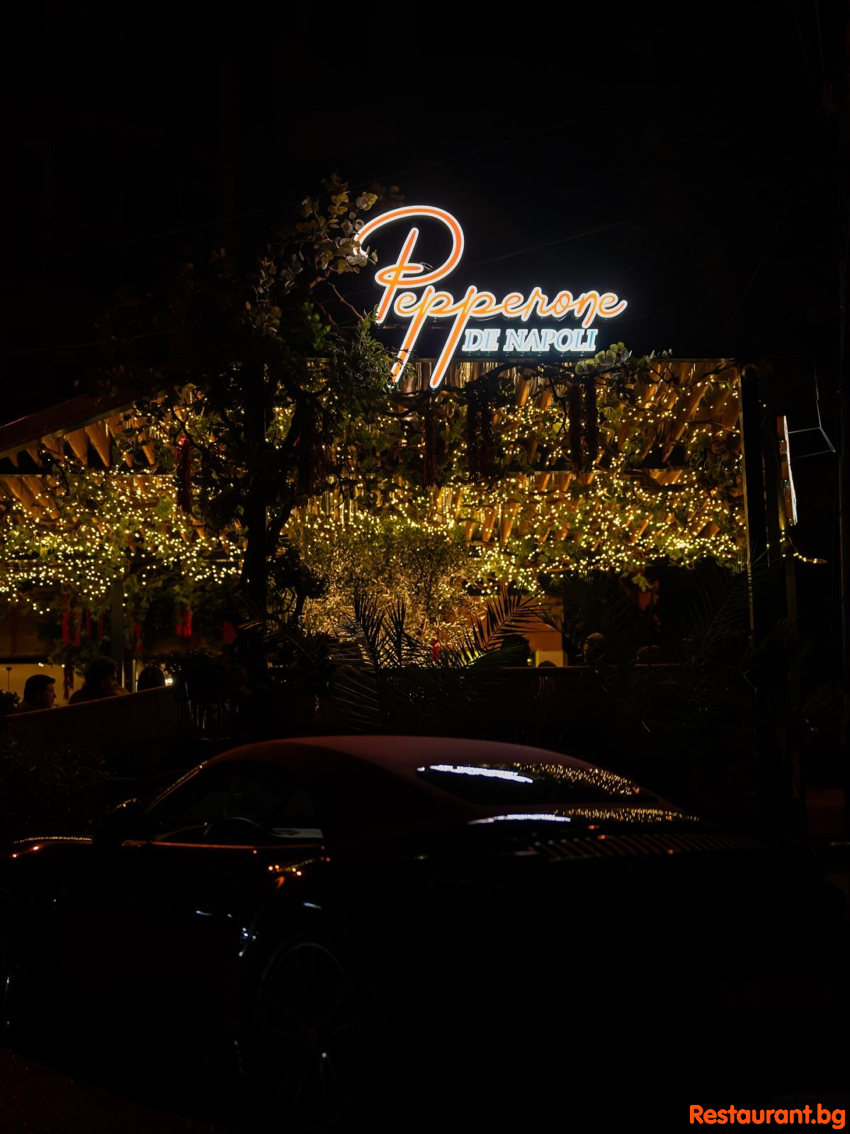 PEPPERONE DE NAPOLI by Night